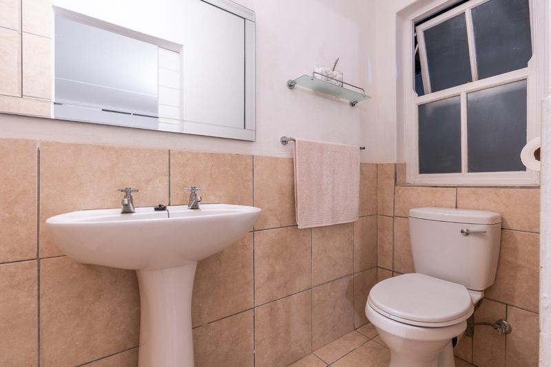 5 Bedroom Property for Sale in Constantia Western Cape
